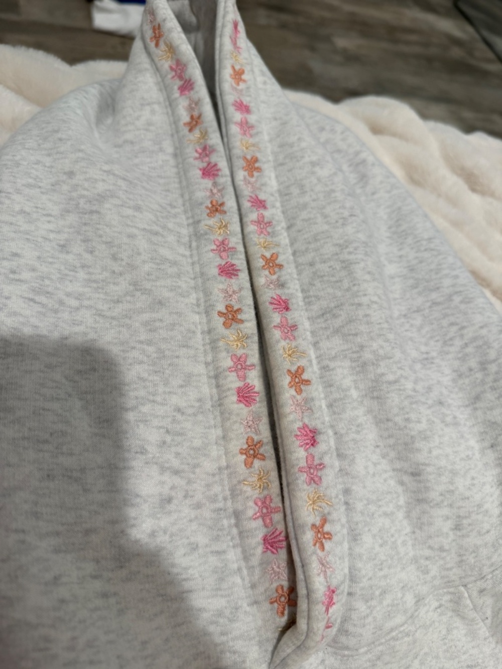 “Chase the Sun” Relaxed Hoodie in Heather Cloud Pink Palm Puff - Picture 3 of 5